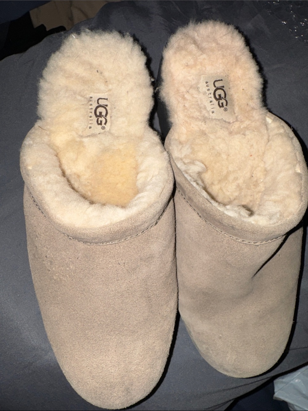 UGG Shearling-Lined clog in Light beige size 10. serial number 5430